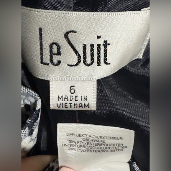 LIKE NEW LE SUIT WOMENS beautiful business 2 piece suite - Picture 8 of 8